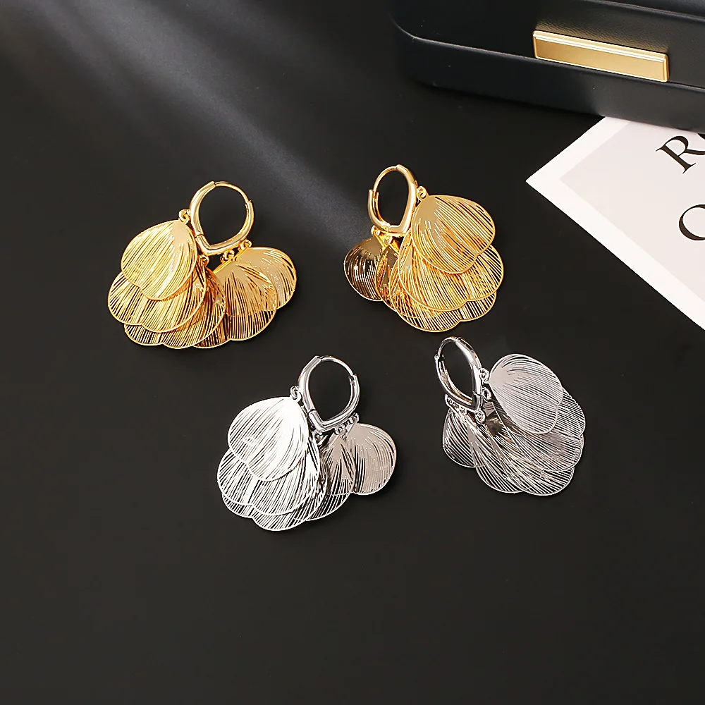 Retro silver tassel earrings for women, metal hollow piece earrings, high-end, exquisite, fashionable and versatile earrings
Retro silver tassel earrings for women, metal hollow piece earrings, high-end, exquisite, fashionable and versatile earrings