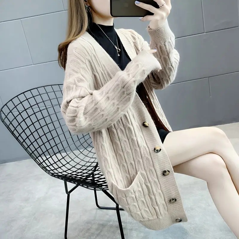 2023 Spring Autumn New Thick Warm Knit Cardigan Long Pocket Knitted Twist Loose Simple Commuter Sweater Cardigan Coat Women
2023 Spring Autumn New Thick Warm Knit Cardigan Long Pocket Knitted Twist Loose Simple Commuter Sweater Cardigan Coat Women