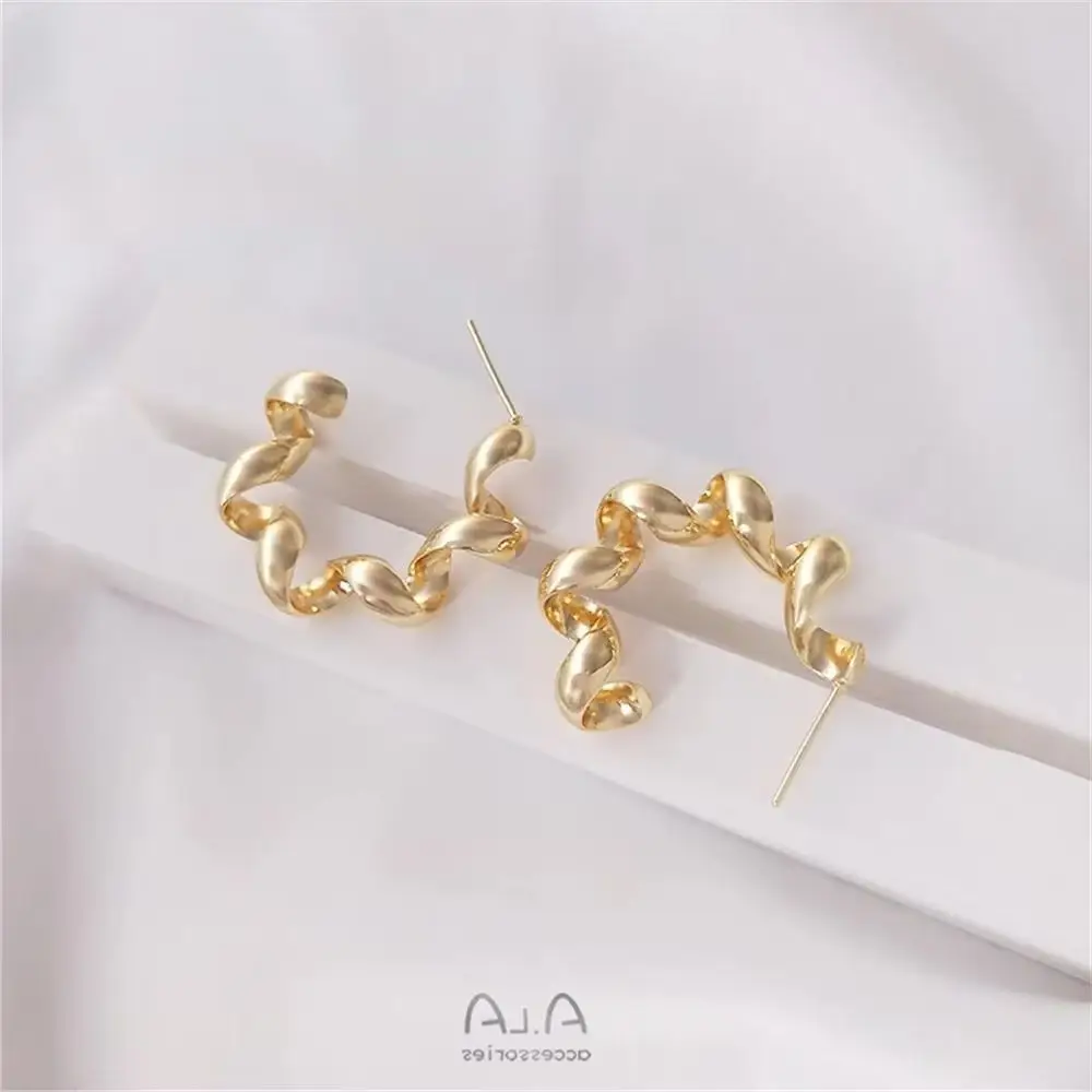 14K gold color phone line earrings Women's fashion design high sense silver needle earrings spring ring earrings
14K gold color phone line earrings Women's fashion design high sense silver needle earrings spring ring earrings