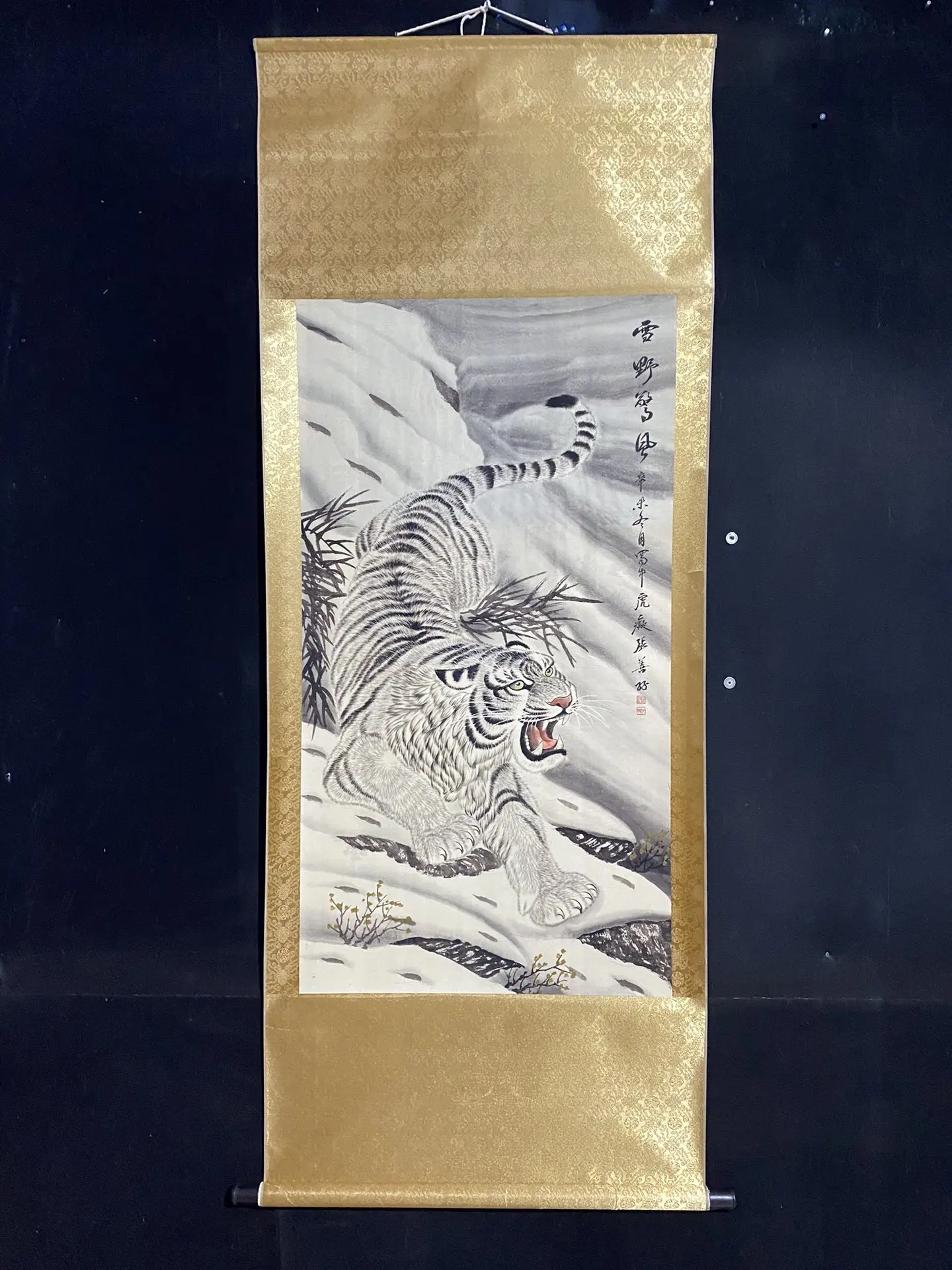 A high-quality four-foot vertical painting with a letter, featuring Zhang Shanzhi's tiger (Snowfield Heroic Wind), photographed
A high-quality four-foot vertical painting with a letter, featuring Zhang Shanzhi's tiger (Snowfield Heroic Wind), photographed