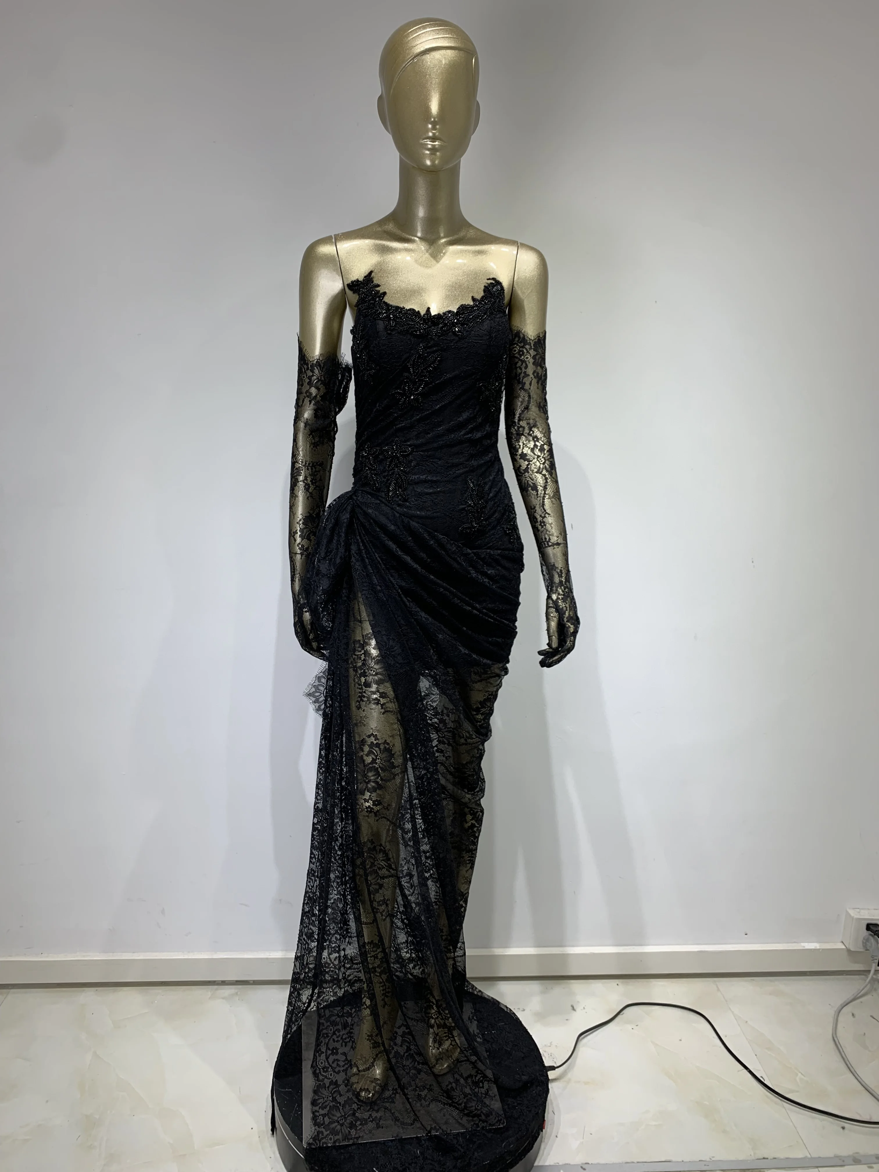 Luxury Prom Gowns Women Elegant Black Lace Embroidery Drapped Open Leg Maxi Long Dress with Gloves Celebrity Evening Party Dress
Luxury Prom Gowns Women Elegant Black Lace Embroidery Drapped Open Leg Maxi Long Dress with Gloves Celebrity Evening Party Dress