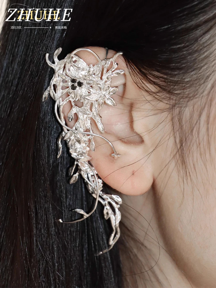 ZHUHE The Cloud Flower Ear Clips In A Cyberpunk Style Are Perfect Jewelry Accessories For Women And Party Gifts For Their Girlfr
ZHUHE The Cloud Flower Ear Clips In A Cyberpunk Style Are Perfect Jewelry Accessories For Women And Party Gifts For Their Girlfr