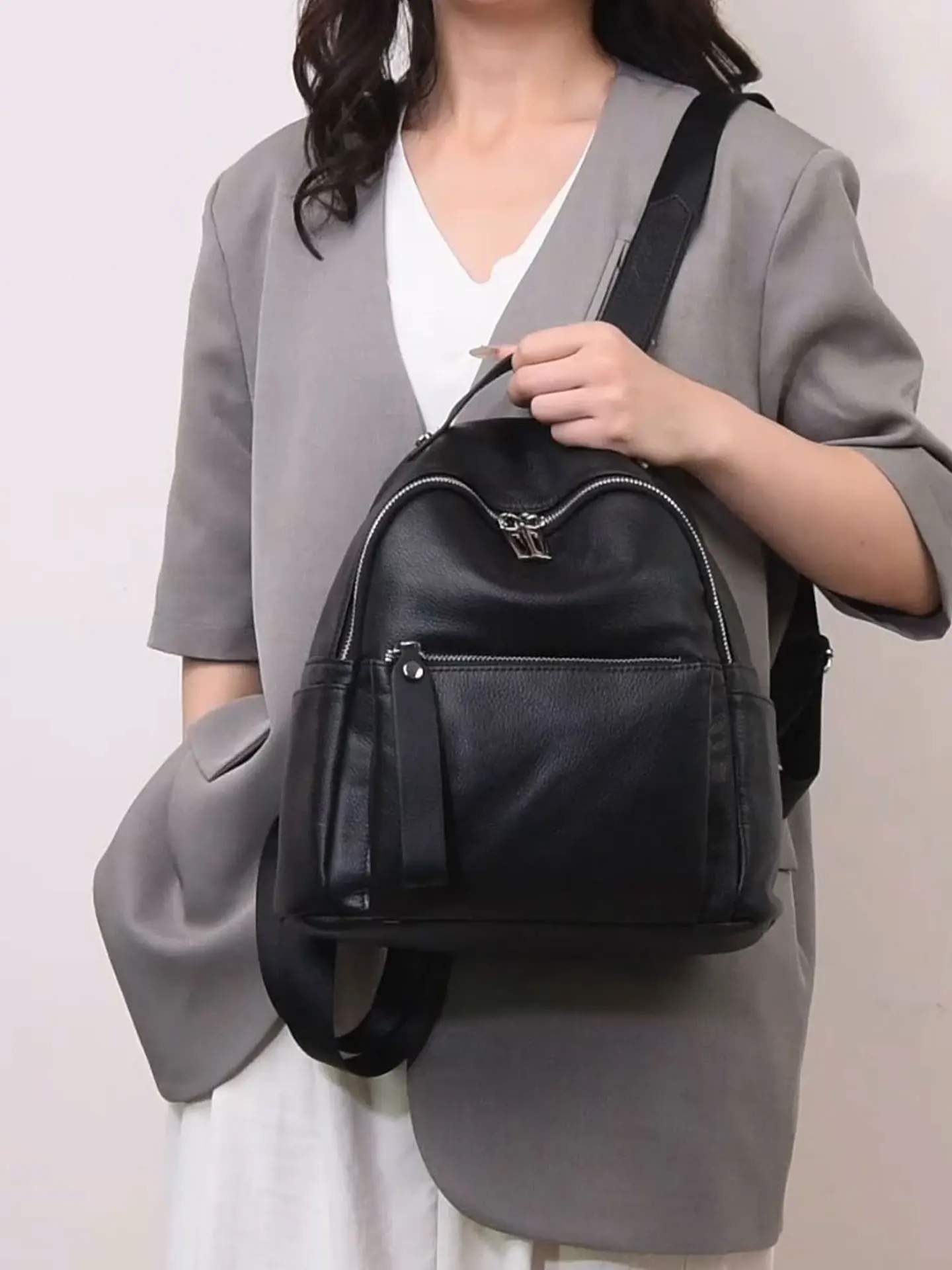 Adult women's leather backpack versatile Elegant classic style Lightweight Casual Commuting Fashionable Genuine Leather backpack
Adult women's leather backpack versatile Elegant classic style Lightweight Casual Commuting Fashionable Genuine Leather backpack