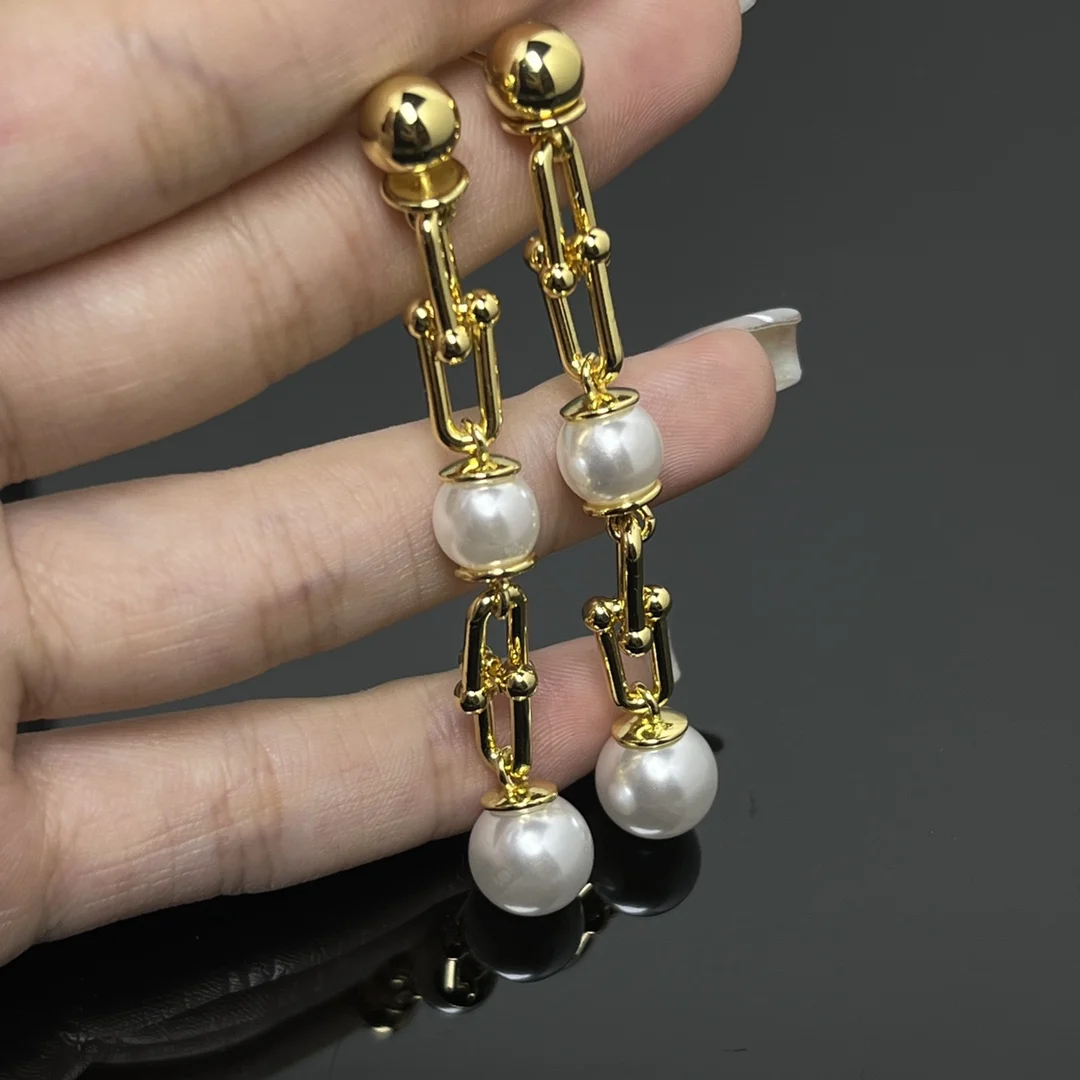 Classic design S925 Sterling Silver 18K gold inlaid freshwater pearl triple chain U-shaped women's earrings
Classic design S925 Sterling Silver 18K gold inlaid freshwater pearl triple chain U-shaped women's earrings