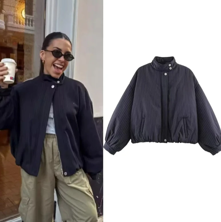 Повседневная модная универсальная женская весенняя новая темно-синяя полосатая свободная куртка-пилот с длинными рукавами
Повседневная модная универсальная женская весенняя новая темно-синяя полосатая свободная куртка-пилот с длинными рукавами