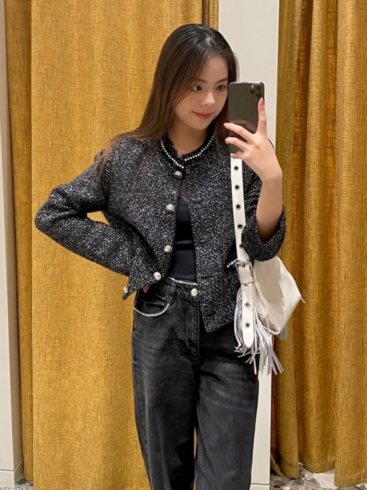 Black Short Lightweight Tweed Jacket Pearl Silver Thread M Style Autumn 2023 Commute Style Button Pocket Design Pure Color
Black Short Lightweight Tweed Jacket Pearl Silver Thread M Style Autumn 2023 Commute Style Button Pocket Design Pure Color