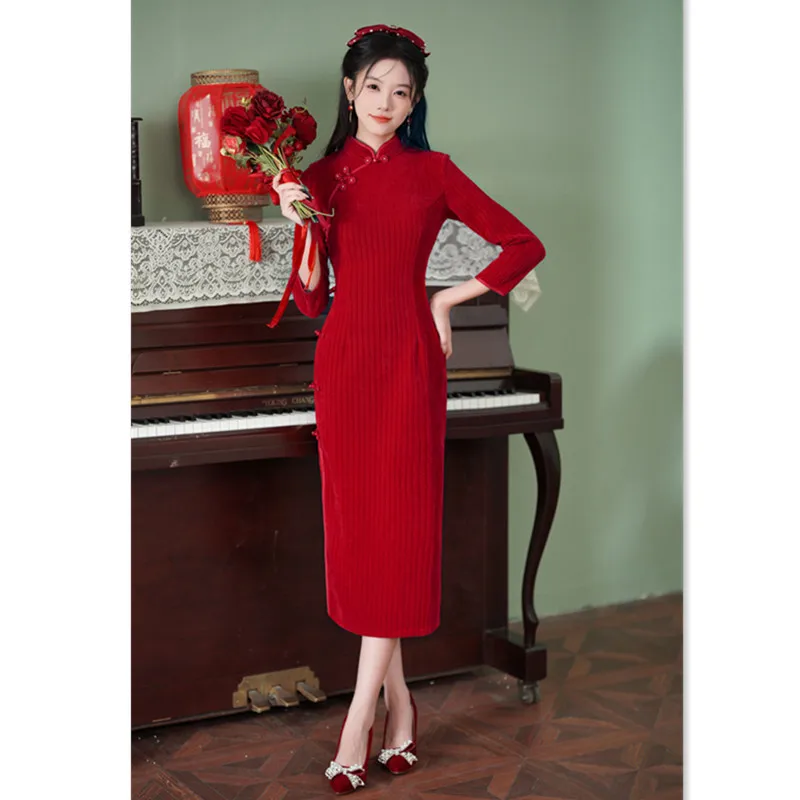 Long 3/4 Sleeves Red Wedding Cheongsam Qi Pao Autumn and Winter New Retro National Style Skirt
Long 3/4 Sleeves Red Wedding Cheongsam Qi Pao Autumn and Winter New Retro National Style Skirt