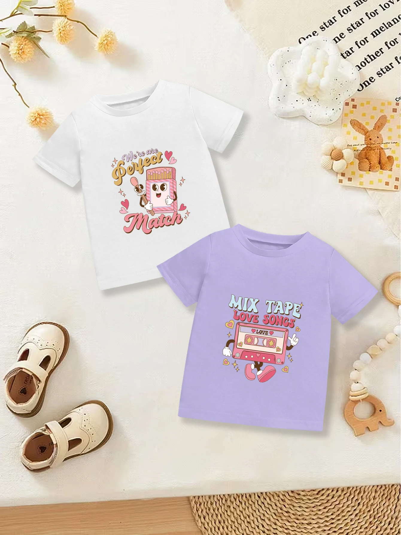 2 штуки: летние милые футболки для девочек на День святого Валентина с графическим принтом в виде видеокассеты и спички.
2 штуки: летние милые футболки для девочек на День святого Валентина с графическим принтом в виде видеокассеты и спички.