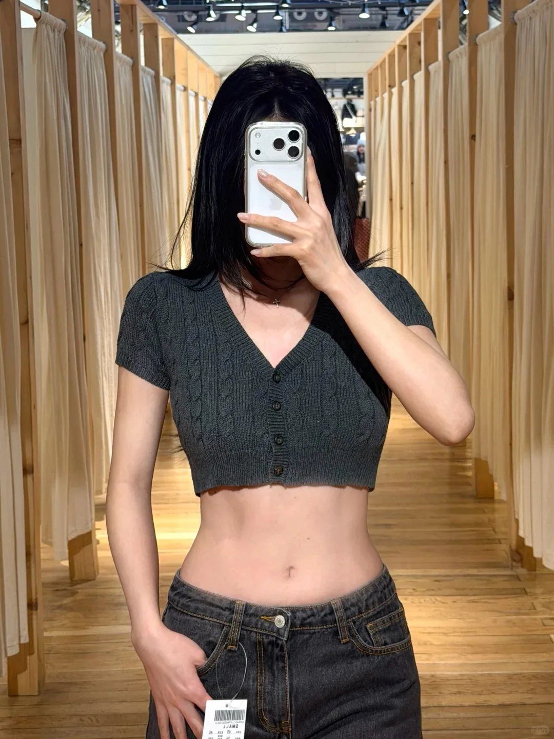 Серый укороченный вязаный кардиган с четырьмя пуговицами, V-образным вырезом и узором «косы», с коротким рукавом, винтажный шик, простой базовый трикотаж для женщин
Серый укороченный вязаный кардиган с четырьмя пуговицами, V-образным вырезом и узором «косы», с коротким рукавом, винтажный шик, простой базовый трикотаж для женщин