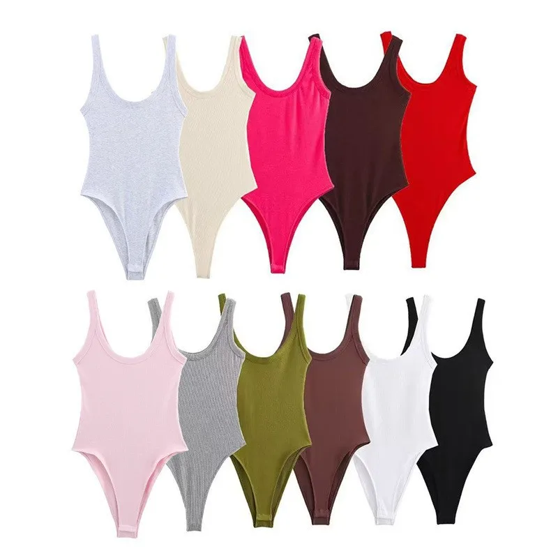 Ребристый вязаный однотонный облегающий комбинезон на бретельках
Ребристый вязаный однотонный облегающий комбинезон на бретельках