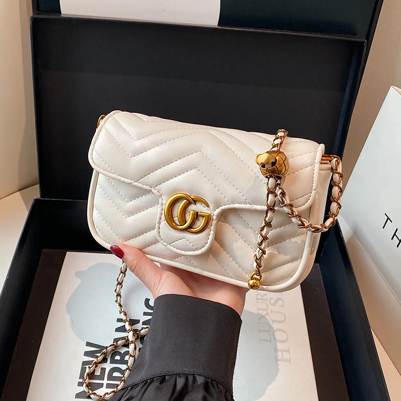 2025 New Crossbody Chain Bag: Embroidered Mini Square Purse with Adjustable Vegan Leather Strap 
2025 New Crossbody Chain Bag: Embroidered Mini Square Purse with Adjustable Vegan Leather Strap