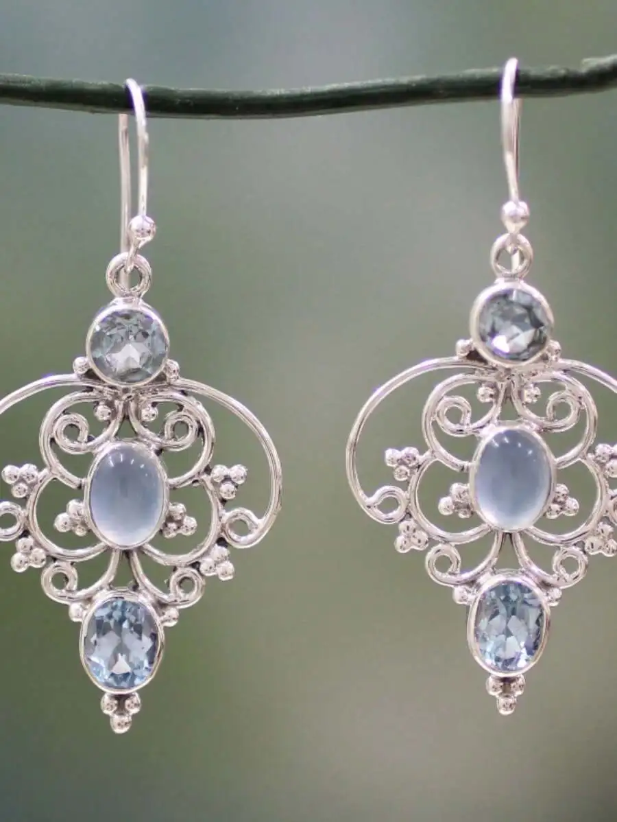 Elegant Dangle Earrings Retro Hollow Floral Design Inlaid Blue Gemstone For Daily Wear Party
Elegant Dangle Earrings Retro Hollow Floral Design Inlaid Blue Gemstone For Daily Wear Party
