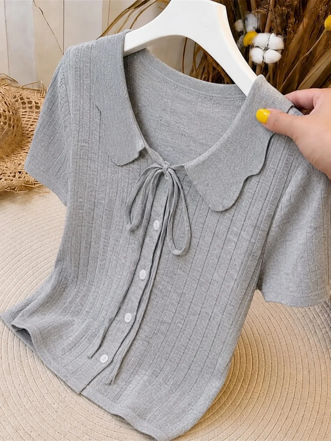 Silk Knitted Shirt Women's Summer Short Sleeve Turn-down Collar Knot Design Soft Korean Style Commute Fashion Ice Silk Top
Silk Knitted Shirt Women's Summer Short Sleeve Turn-down Collar Knot Design Soft Korean Style Commute Fashion Ice Silk Top