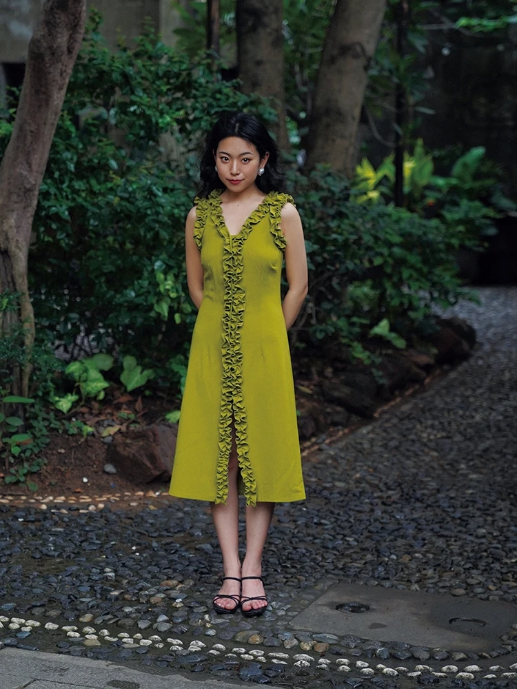 South King Green Baubles Retro Hong Kong Style Sleeveless Midi Dress V-neck High Waist Single Button Pure Color Commute Dress
South King Green Baubles Retro Hong Kong Style Sleeveless Midi Dress V-neck High Waist Single Button Pure Color Commute Dress