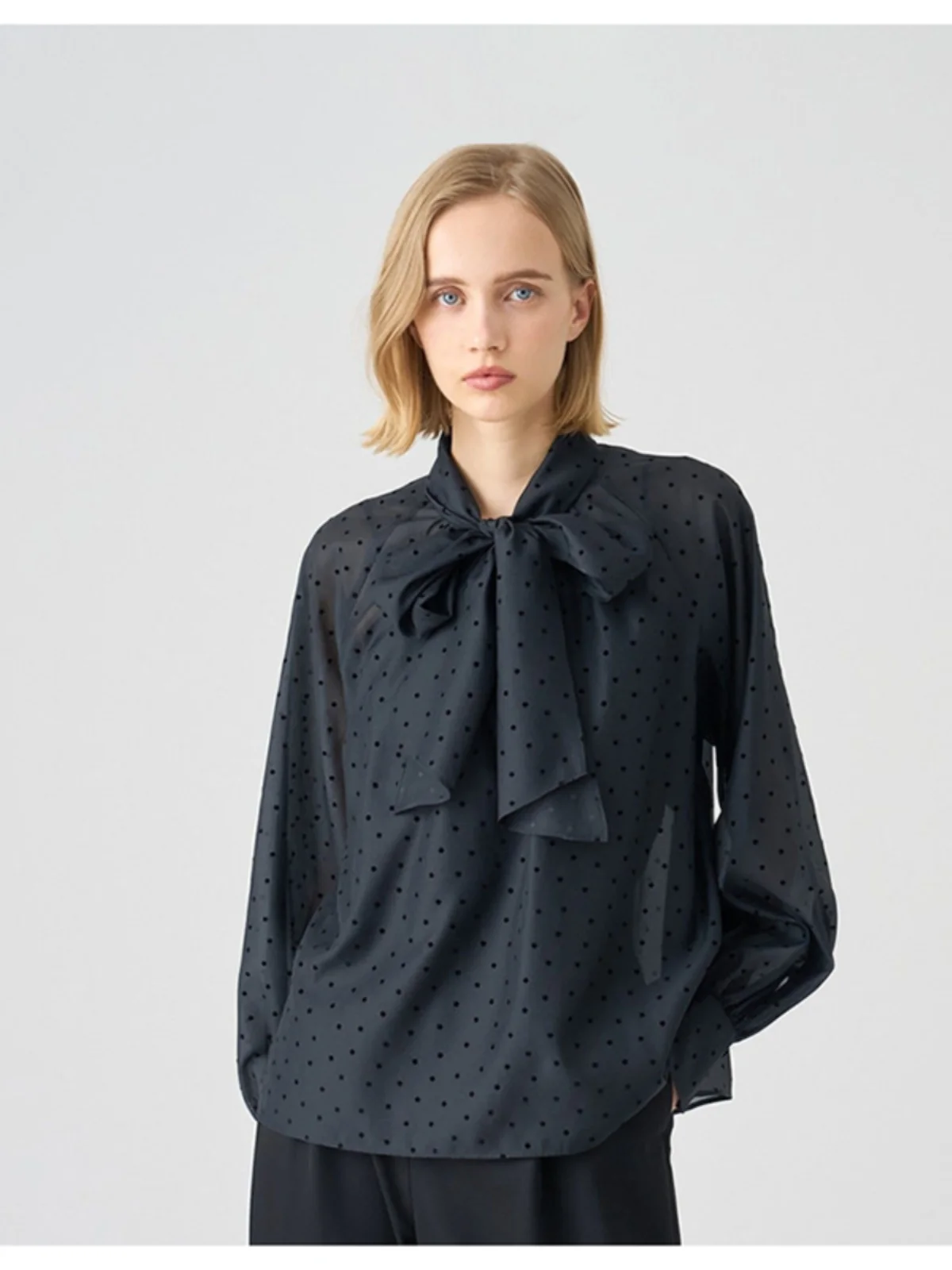 Retro Commuter OL Waterdrop Polka Dot Bow Tie Long Sleeve Loose Women's Shirt Knot Base Shirt Lantern Style
Retro Commuter OL Waterdrop Polka Dot Bow Tie Long Sleeve Loose Women's Shirt Knot Base Shirt Lantern Style