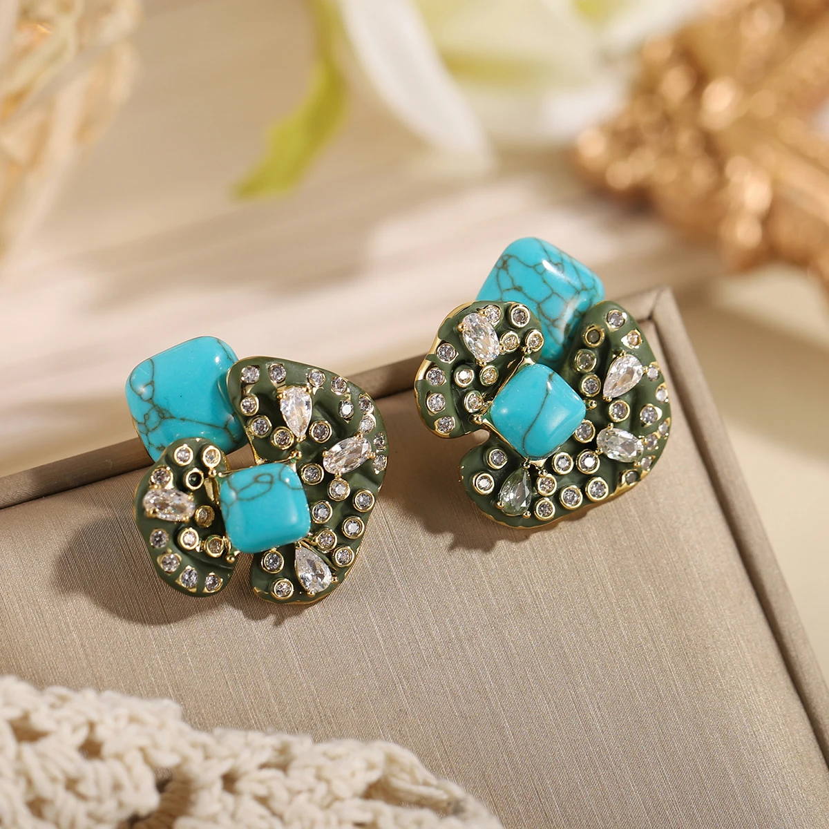 Vintage Luxury Gold Plated Irregular Enamel Stud Earrings Women Statement Turquoise Red Ruby Crystal Rhinestone Palace Jewelry
Vintage Luxury Gold Plated Irregular Enamel Stud Earrings Women Statement Turquoise Red Ruby Crystal Rhinestone Palace Jewelry