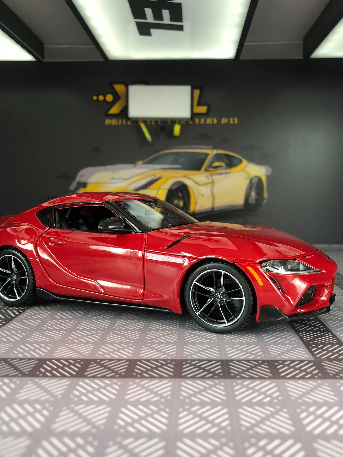Модель автомобиля Maisto 1:24 Toyota GR Supra, декоративная деталь из цинкового сплава, коллекционный подарочный автомобиль.
Модель автомобиля Maisto 1:24 Toyota GR Supra, декоративная деталь из цинкового сплава, коллекционный подарочный автомобиль.