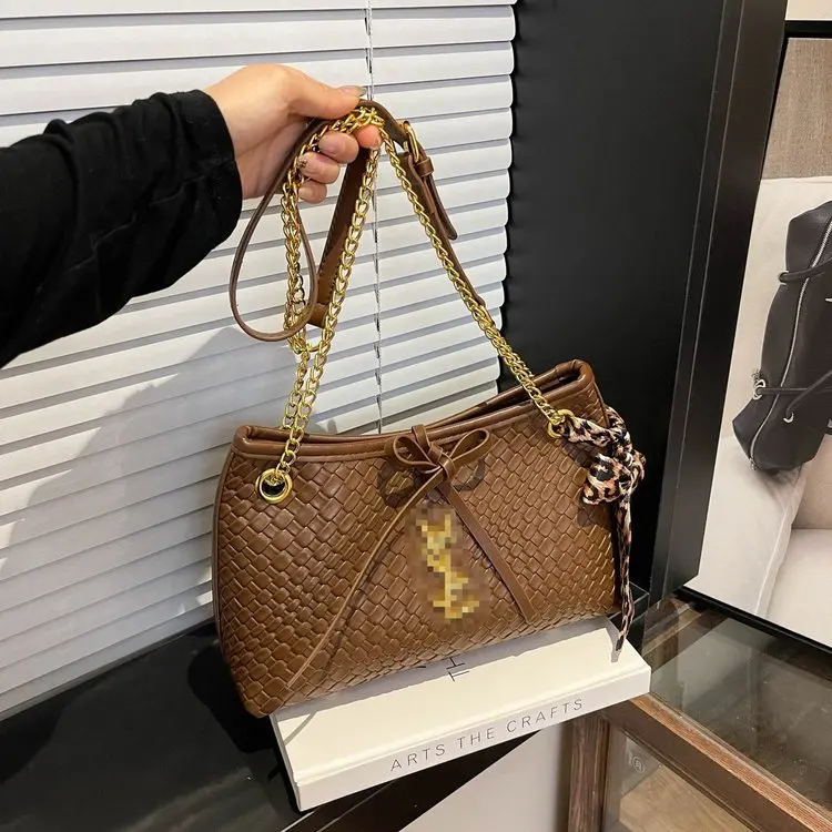 Unique Casual Shopper Bag for Leisure Women with Crossbody Function and Minimalist Solid Color Large Capacity
Unique Casual Shopper Bag for Leisure Women with Crossbody Function and Minimalist Solid Color Large Capacity
