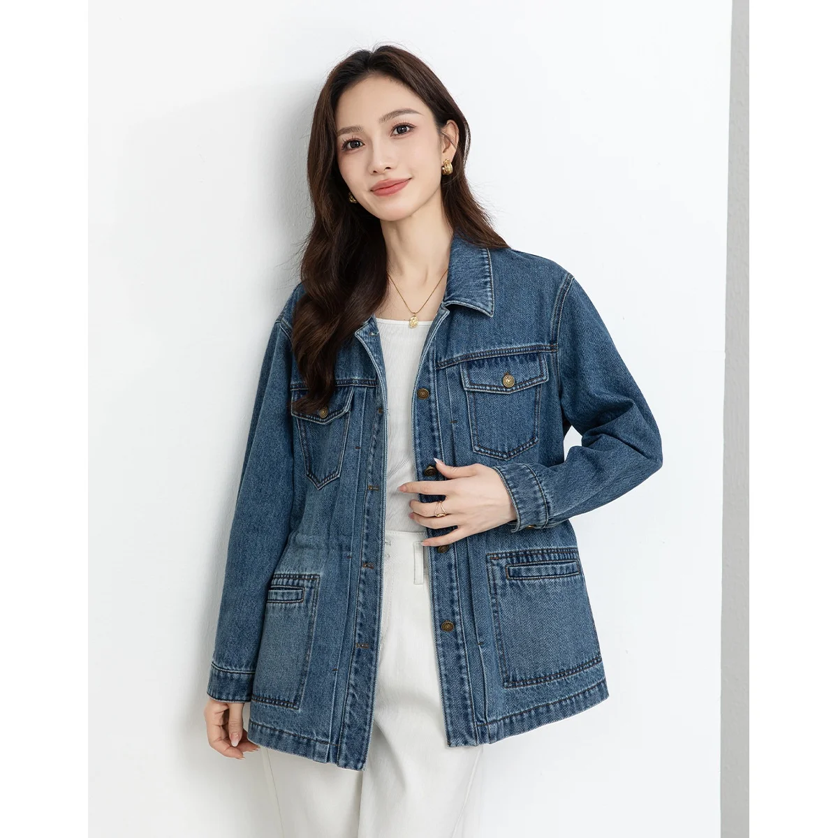 Xingge Retro American Casual Denim Jacket Loose Fit Medium Length Trendy Outerwear for Men And Women Spring Season
Xingge Retro American Casual Denim Jacket Loose Fit Medium Length Trendy Outerwear for Men And Women Spring Season