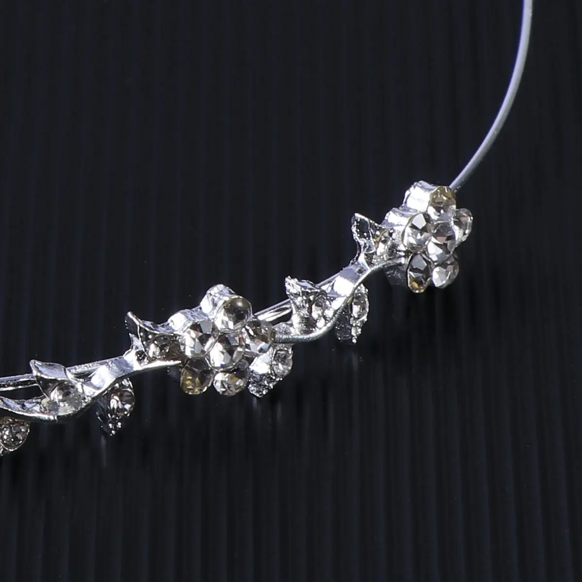 Petal Crown Tiara Headband for Women Silver Alloy Rhinestone Wedding Engagement Prom Flower Hair Band Accessories
Petal Crown Tiara Headband for Women Silver Alloy Rhinestone Wedding Engagement Prom Flower Hair Band Accessories