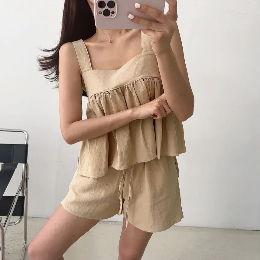 Cotton Linen Vest Doll Shirt Women's Folded Hem Short Wide Leg Short Pants Set Fashionable Summer Outfit for Young Women
Cotton Linen Vest Doll Shirt Women's Folded Hem Short Wide Leg Short Pants Set Fashionable Summer Outfit for Young Women
