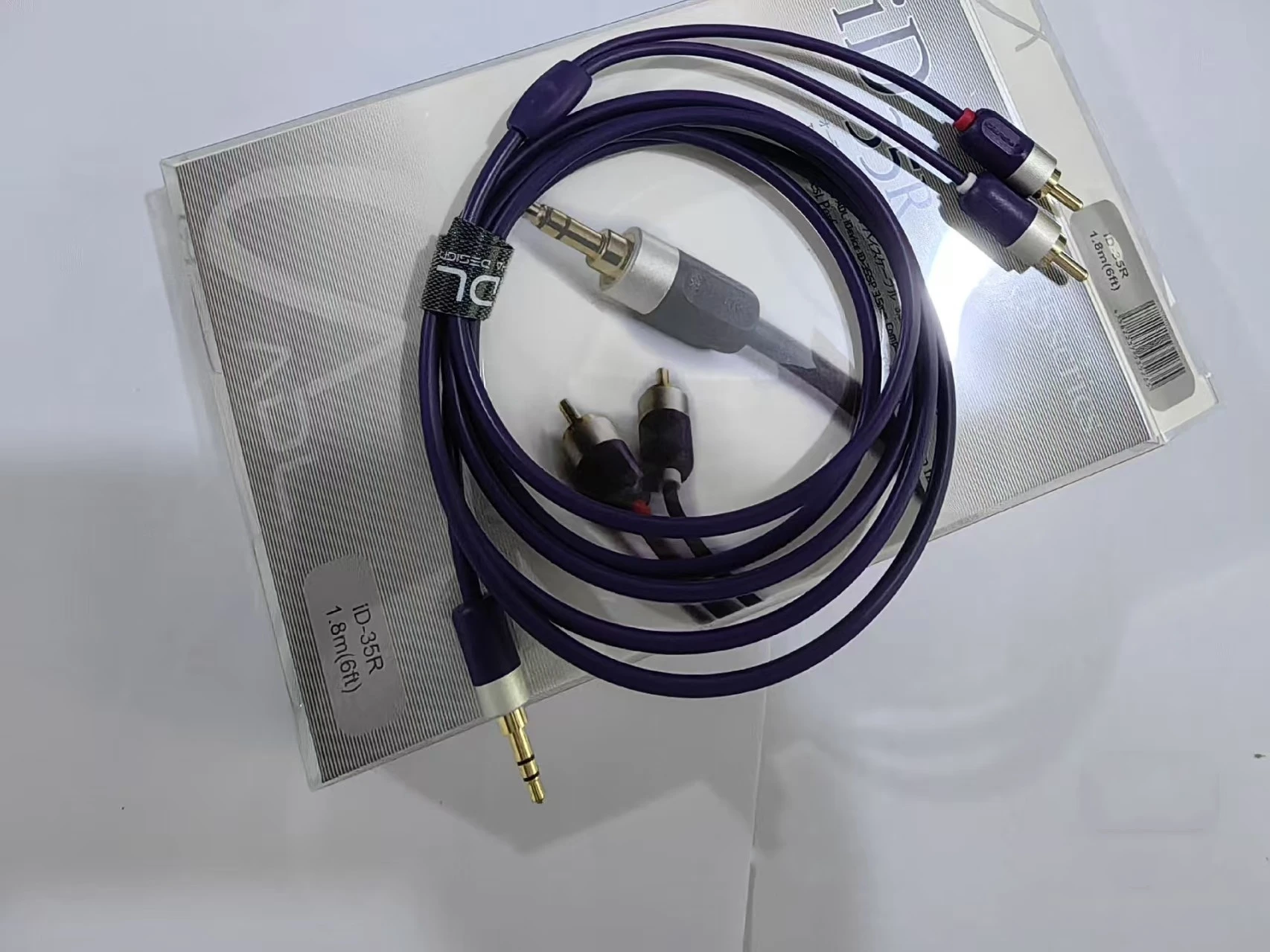 Imported Furutech Monocrystalline Copper Silver-plated 3.5 to 2RCA Double Lotus Flower One Point Two Signal Cable Audio
Imported Furutech Monocrystalline Copper Silver-plated 3.5 to 2RCA Double Lotus Flower One Point Two Signal Cable Audio