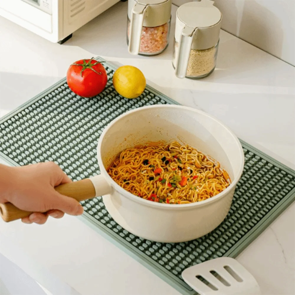 Термостойкий барный коврик в скандинавском стиле, нескользящий утолщенный изоляционный коврик, материал ПВХ, силиконовый материал, капельная подушка, кофеварка
Термостойкий барный коврик в скандинавском стиле, нескользящий утолщенный изоляционный коврик, материал ПВХ, силиконовый материал, капельная подушка, кофеварка