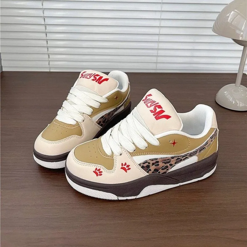 Women's Breathable Mesh Running Shoes 2026 New Summer Vintage Design Versatile Retro Style Rubber Outsole Sports Sneakers
Women's Breathable Mesh Running Shoes 2026 New Summer Vintage Design Versatile Retro Style Rubber Outsole Sports Sneakers