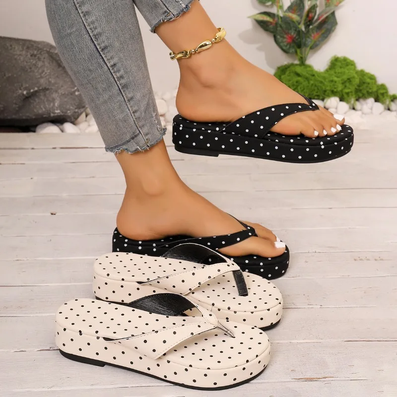 Summer 2026 New Polka Dot Women Slippers Fashionable Print Clip Toe Round Toe Thick Soled Female Shoes Outdoor Casual Sandals
Summer 2026 New Polka Dot Women Slippers Fashionable Print Clip Toe Round Toe Thick Soled Female Shoes Outdoor Casual Sandals