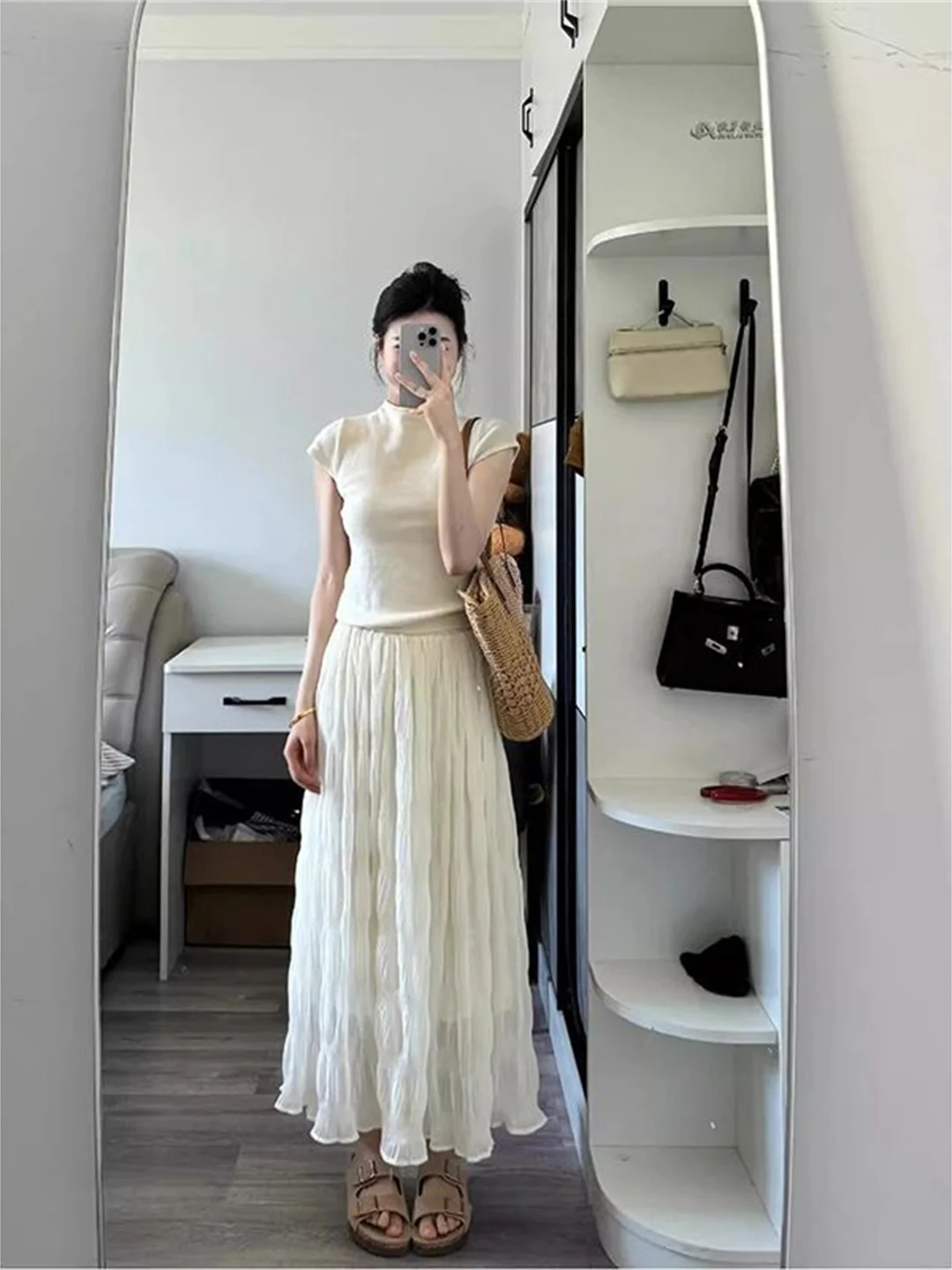 Korean Style Pleated Netting Design Loose Women's Skirt High Waist Slimming Long Skirt Spring Summer New Arrival Elegant
Korean Style Pleated Netting Design Loose Women's Skirt High Waist Slimming Long Skirt Spring Summer New Arrival Elegant