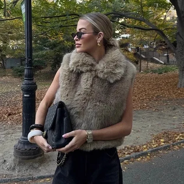 KIDCRKJ 2025 Women's Fluffy Thick Warm Eco Faux Fur Vest Jacket Lady Solid Colored Sleeveless Winter Female Artificial Fur Coat
KIDCRKJ 2025 Women's Fluffy Thick Warm Eco Faux Fur Vest Jacket Lady Solid Colored Sleeveless Winter Female Artificial Fur Coat