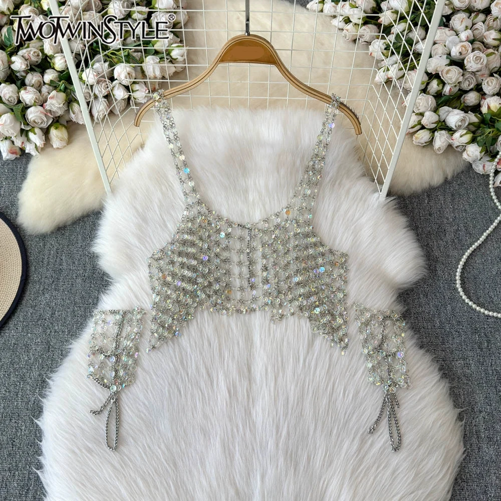 TWOTWINSTYLE Patchwork Diamonds Sexy Minimalist Vest For Women Square Neck Sleeveless Hollow Out Chain Tops Female New KVE517755
TWOTWINSTYLE Patchwork Diamonds Sexy Minimalist Vest For Women Square Neck Sleeveless Hollow Out Chain Tops Female New KVE517755