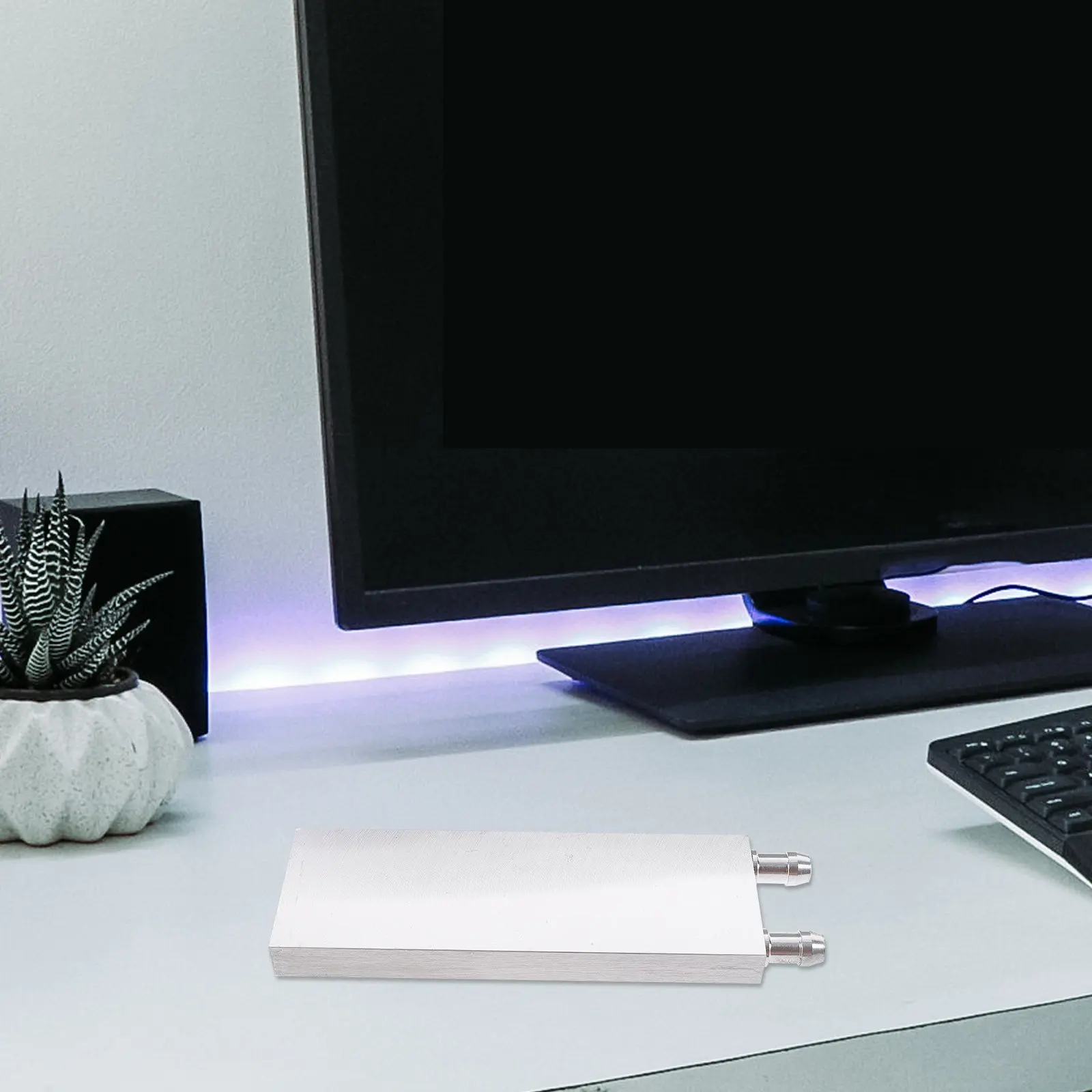 CPU Heatsink Water Cooler System Advanced Aluminum Alloy Material Even Heat Distribution Side Inlet Design for Simplified
CPU Heatsink Water Cooler System Advanced Aluminum Alloy Material Even Heat Distribution Side Inlet Design for Simplified