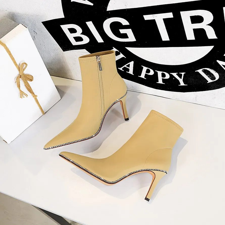 BIGTREE Winter Luxury Women Crystal High Heels Stiletto Boots Stretch Fabric Silk Sock Boots Ankle Boots Plus Size Prom Shoes
BIGTREE Winter Luxury Women Crystal High Heels Stiletto Boots Stretch Fabric Silk Sock Boots Ankle Boots Plus Size Prom Shoes