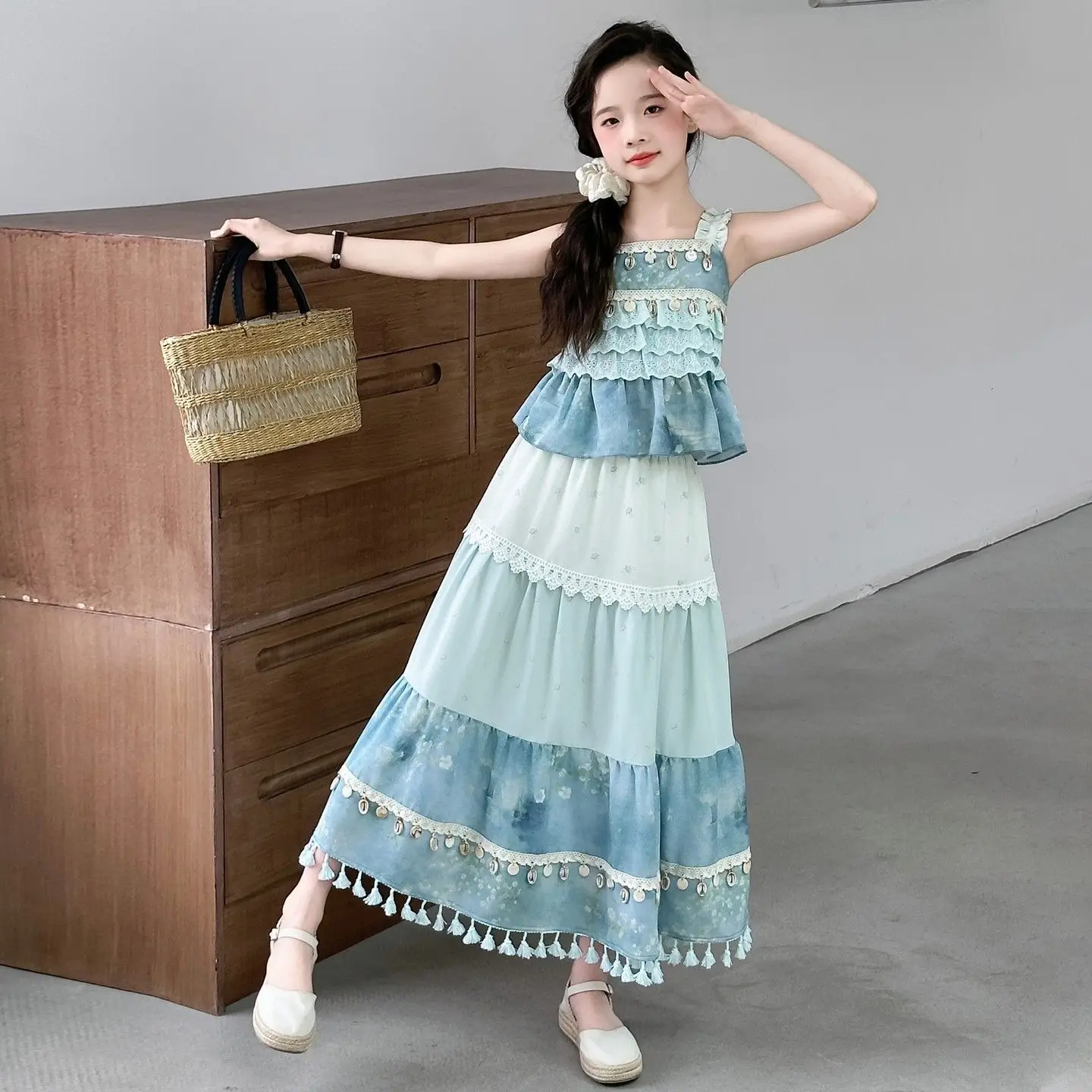 Girls' Set Summer 2026 New Children's Sleeveless Strap Stylish Comfortable and Elegant Girl Bohemian Cake Skirt Two Piece Set
Girls' Set Summer 2026 New Children's Sleeveless Strap Stylish Comfortable and Elegant Girl Bohemian Cake Skirt Two Piece Set