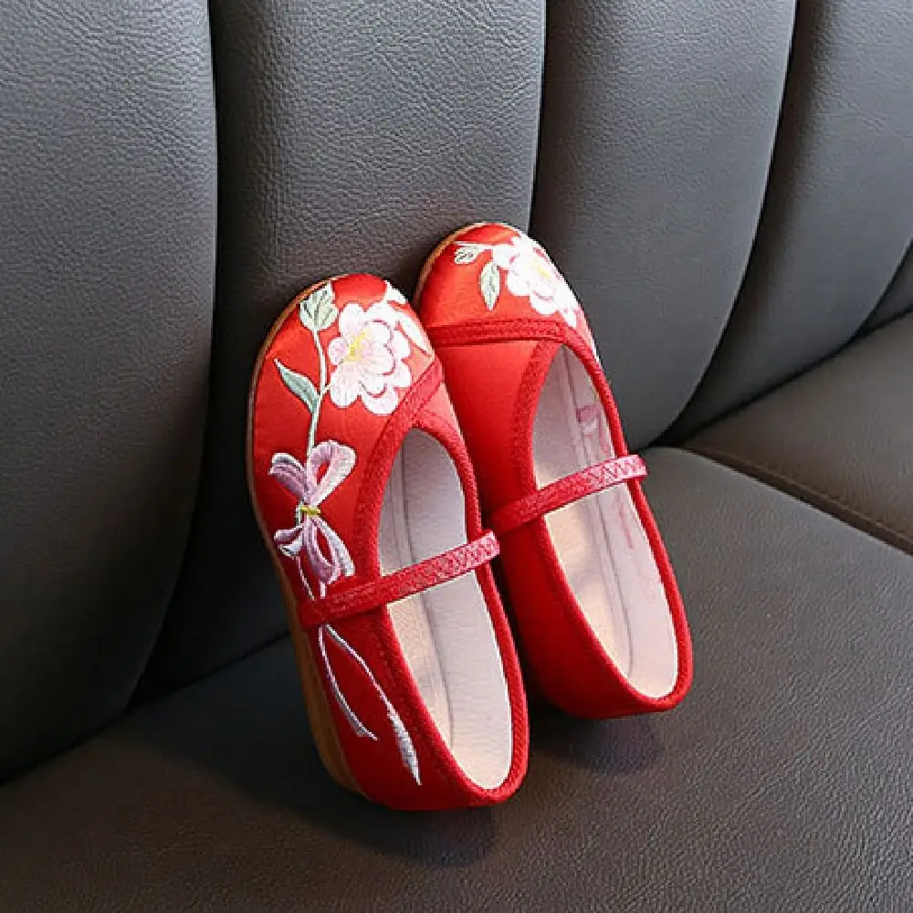 Chinese Style Girls' Dancing Shoes Wear Resistant Soft Sole Children Hanfu Flat Shoes Non-slip Breathable Ancient Dress Up Shoes
Chinese Style Girls' Dancing Shoes Wear Resistant Soft Sole Children Hanfu Flat Shoes Non-slip Breathable Ancient Dress Up Shoes