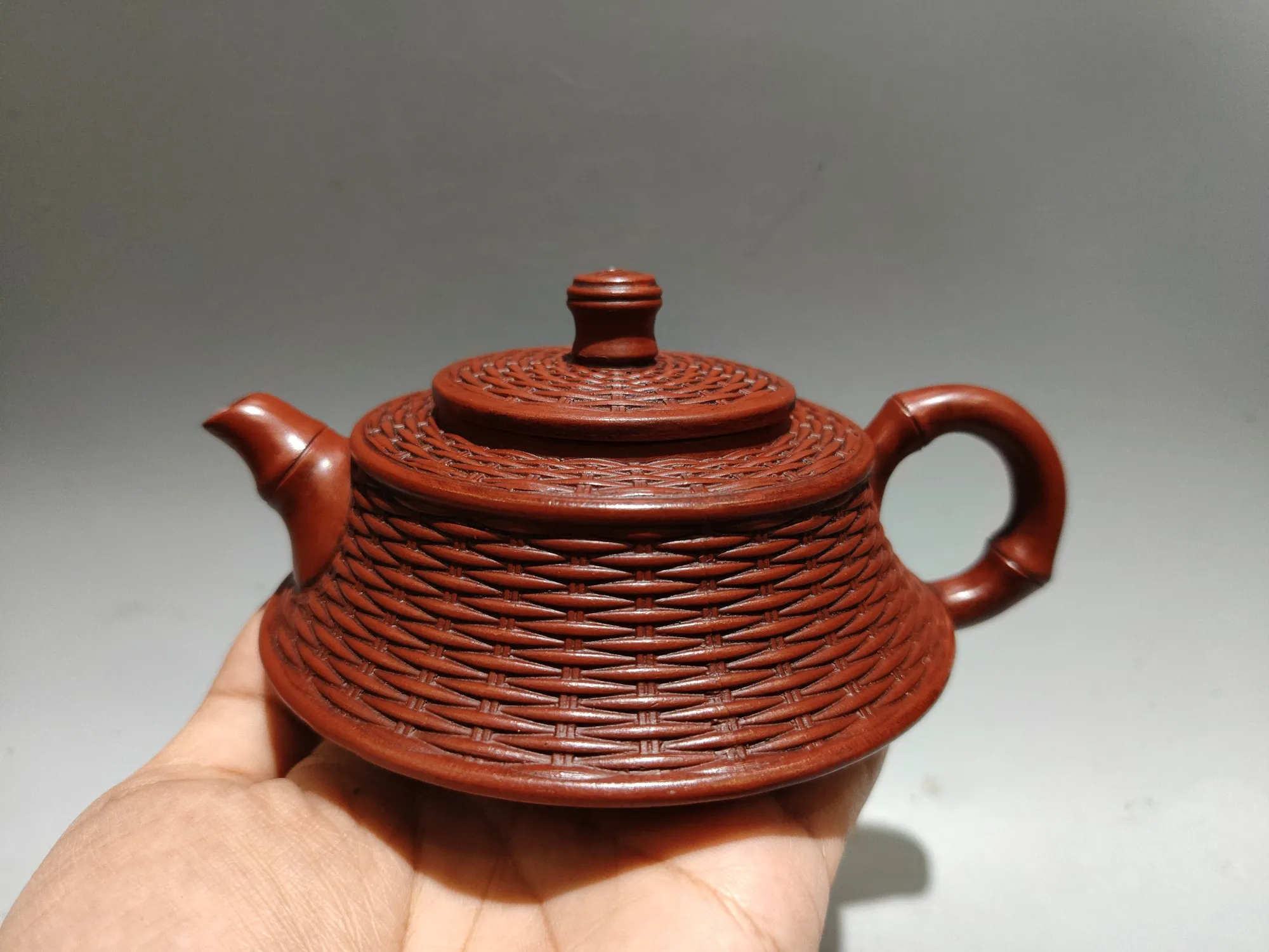 Old Chinese Handicraft Enameled YiXing Zisha (red stoneware) Teapot,bamboo-woven teapot, with mark, Free shipping
Old Chinese Handicraft Enameled YiXing Zisha (red stoneware) Teapot,bamboo-woven teapot, with mark, Free shipping