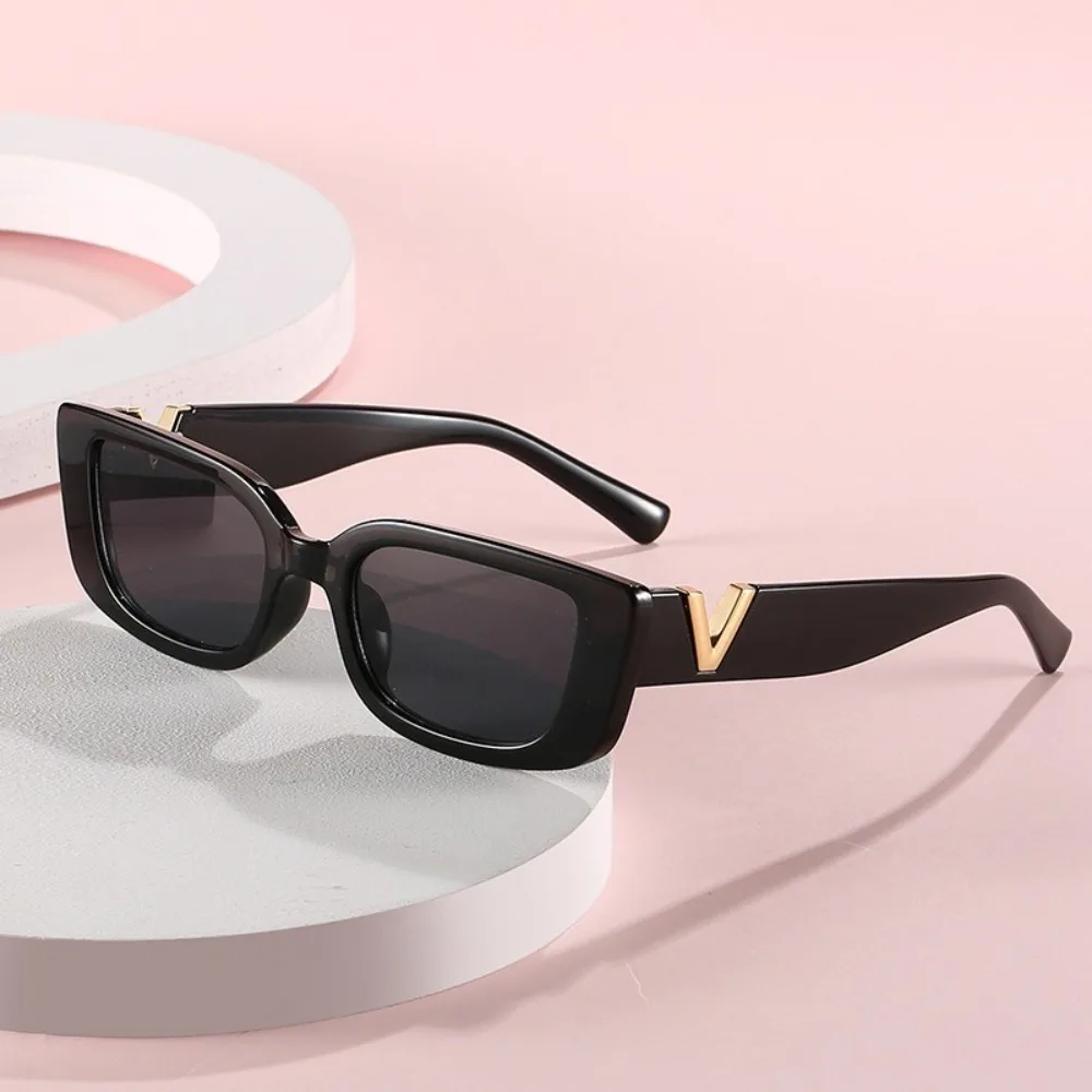 Retro Rectangle Sunglasses Women/Men Unisex with Fashion V-shaped Foots Outdoor Sunshade
Retro Rectangle Sunglasses Women/Men Unisex with Fashion V-shaped Foots Outdoor Sunshade
