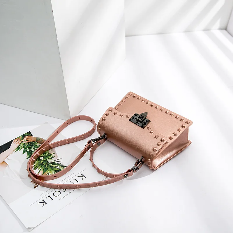 Rivet Lock Handbag, New Versatile High-quality Small Square Bag, Fashionable and Trendy Commuting Shoulder Crossbody Bag
Rivet Lock Handbag, New Versatile High-quality Small Square Bag, Fashionable and Trendy Commuting Shoulder Crossbody Bag