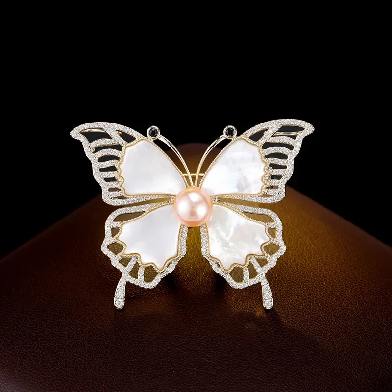 A high-end design with a grand, elegant, high-end and exquisite French butterfly brooch, a high-end accessory
A high-end design with a grand, elegant, high-end and exquisite French butterfly brooch, a high-end accessory