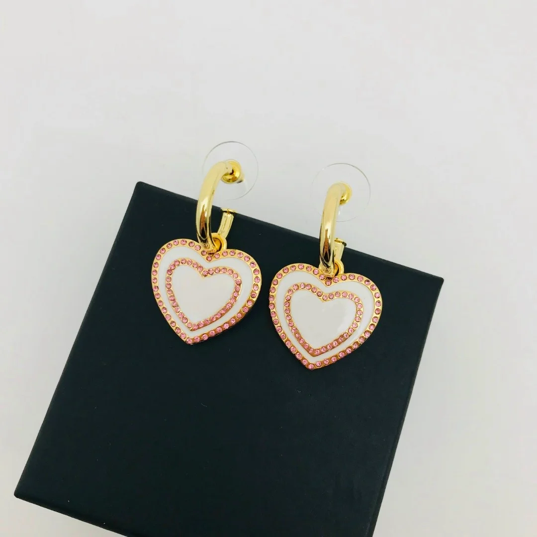 New European and American high-end retro style personality fashion heart pendant enamel hoop earrings
New European and American high-end retro style personality fashion heart pendant enamel hoop earrings