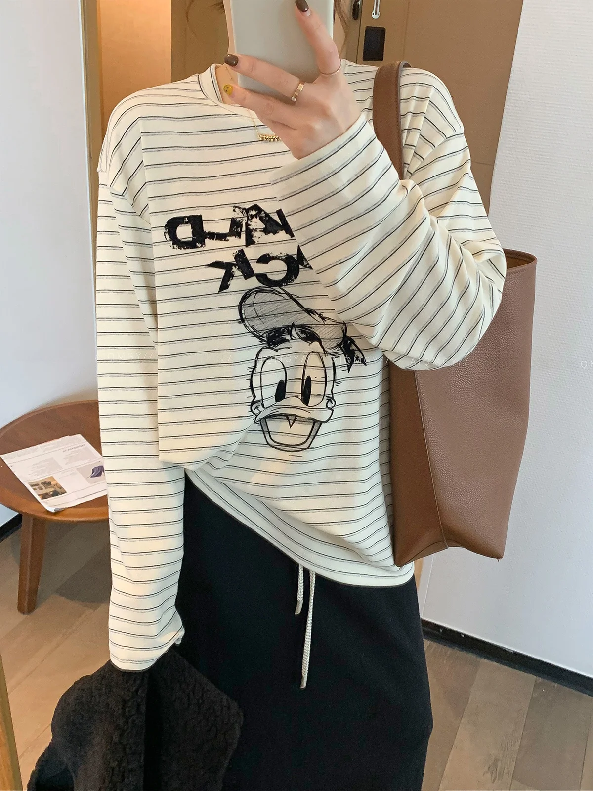 Love Devil Fi Striped Letter Cartoon Long Sve T-irt Women's Mid-Length Loose Fit Top for Autumn Winter Lazy Sle
Love Devil Fi Striped Letter Cartoon Long Sve T-irt Women's Mid-Length Loose Fit Top for Autumn Winter Lazy Sle