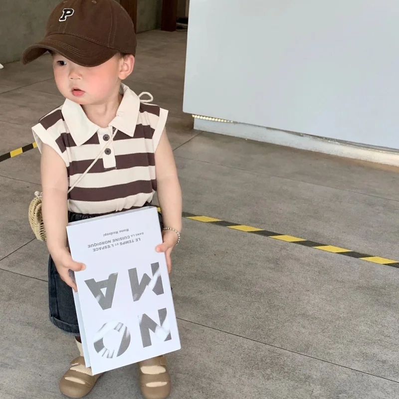 Boys' Summer Sleeveless Set New Turn-down Collar Striped Children's Vest Short Sleeve Casual Shorts Two-piece Set Trendy
Boys' Summer Sleeveless Set New Turn-down Collar Striped Children's Vest Short Sleeve Casual Shorts Two-piece Set Trendy