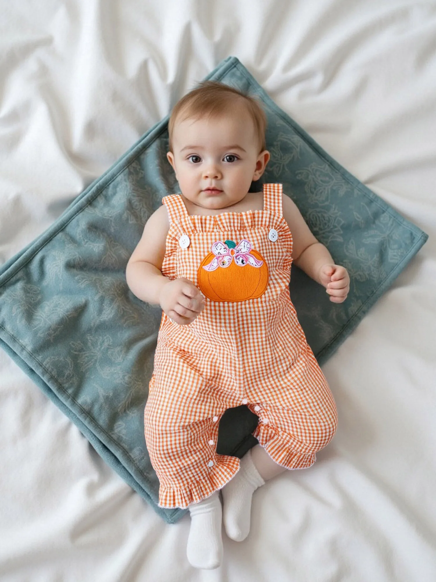 Girls Halloween Pumpkin Print Ruffled Sleeveless Jumpsuit Overalls with Plaid Pattern and Embroidered Detail
Girls Halloween Pumpkin Print Ruffled Sleeveless Jumpsuit Overalls with Plaid Pattern and Embroidered Detail