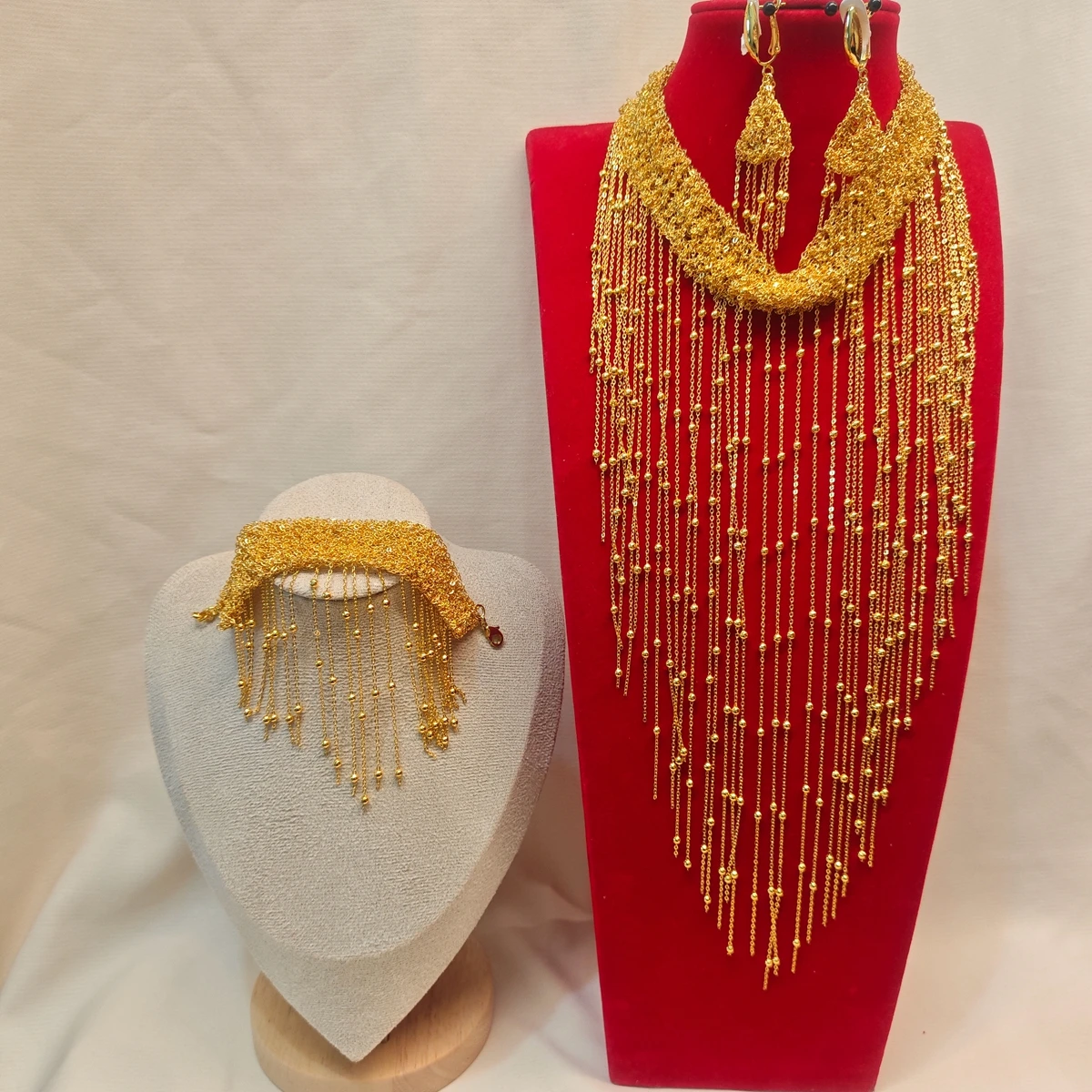 New EU Dubai Fringe High-End 24K Gold Plated Necklace Earrings Bracelet Elegant Engagement Party Jewelry Set for Beloved
New EU Dubai Fringe High-End 24K Gold Plated Necklace Earrings Bracelet Elegant Engagement Party Jewelry Set for Beloved