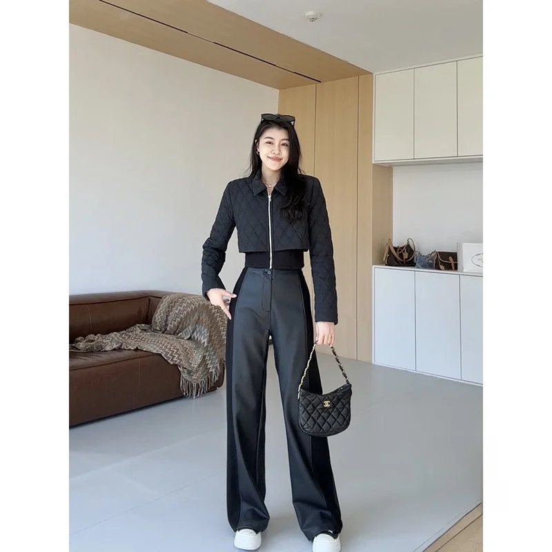 Комплект: модный женский зимний наряд с драпированным хлопковым жакетом с завышенной талией и кожаными брюками с эффектом многослойности и утягивающим поясом
Комплект: модный женский зимний наряд с драпированным хлопковым жакетом с завышенной талией и кожаными брюками с эффектом многослойности и утягивающим поясом