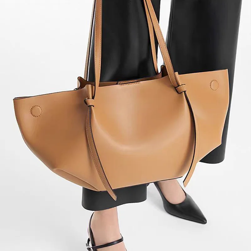 Wing Shape Bag Large Capacity Fashion Shoulder Crossbody Handbag Women Commute Tote Bag
Wing Shape Bag Large Capacity Fashion Shoulder Crossbody Handbag Women Commute Tote Bag