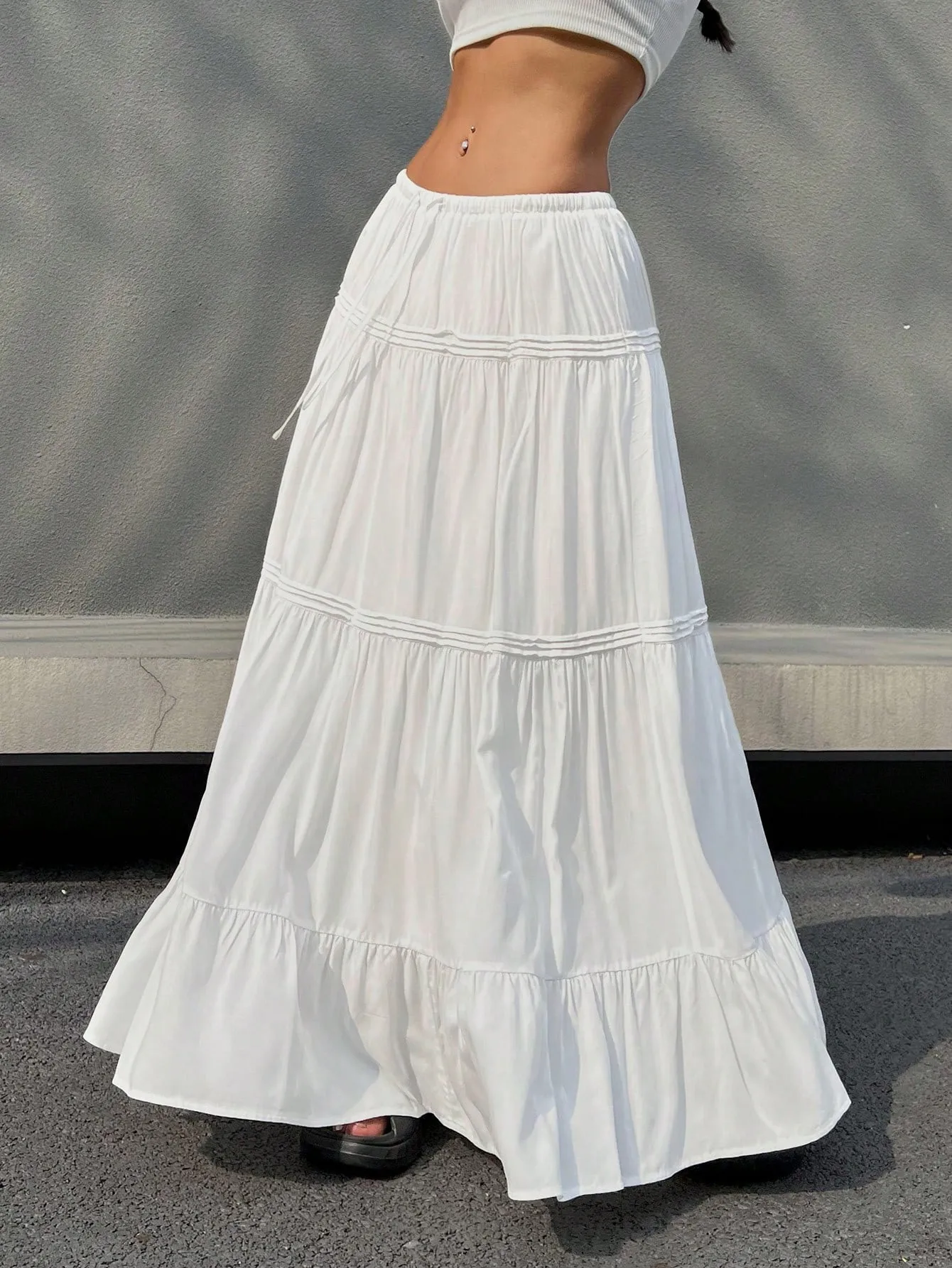 White midi skirt for spring and summer 2025 new European and American casual daily cake skirt
White midi skirt for spring and summer 2025 new European and American casual daily cake skirt