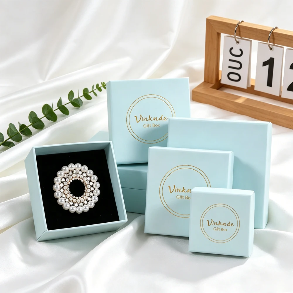 100Pcs 7x7x3cm Custom Logo Jewelry Box Oil Earrings Ring Necklace Bracelet Gift Packaging Boxes with Lid Travel Organizer Case
100Pcs 7x7x3cm Custom Logo Jewelry Box Oil Earrings Ring Necklace Bracelet Gift Packaging Boxes with Lid Travel Organizer Case