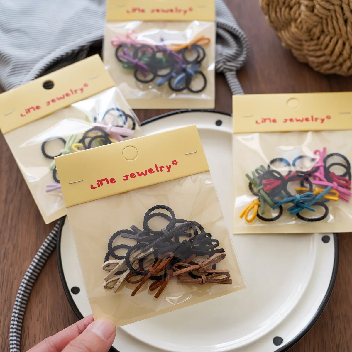 Милые красочные эластичные маленькие ленты с бантом для маленьких девочек, бантики ручной работы, резинки для волос, заколки, головные уборы, детские аксессуары для волос
Милые красочные эластичные маленькие ленты с бантом для маленьких девочек, бантики ручной работы, резинки для волос, заколки, головные уборы, детские аксессуары для волос